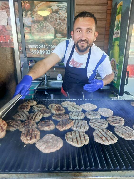 „Шеф Танер“ – Неповторимата скара от Момчилград с вкус на семейна традиция