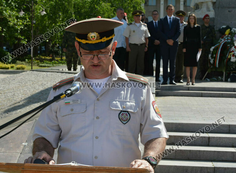 С военни почести и хоро Хасково празнува Деня на храбростта и Българската армия