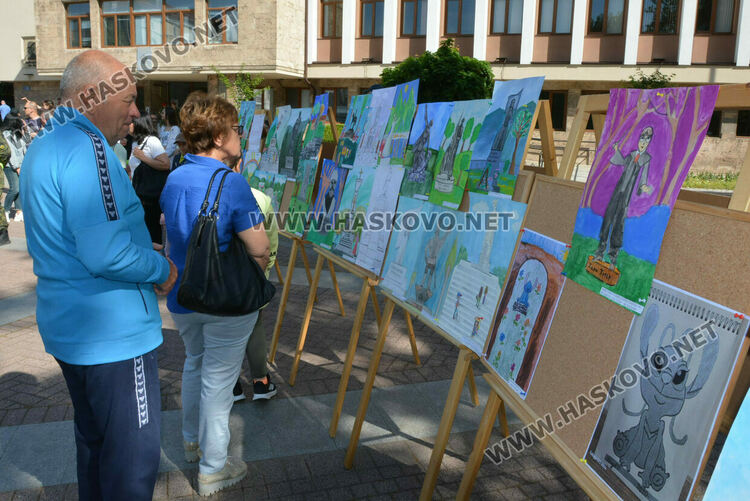 С военни почести и хоро Хасково празнува Деня на храбростта и Българската армия
