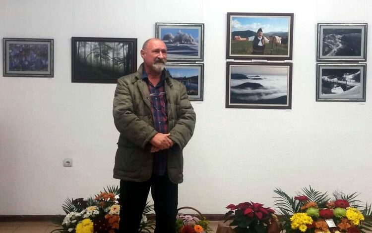 83 ФОТОСА И 50 ГОДИНИ ЗАД ОБЕКТИВА ПРЕДСТАВЯ  САШО САРАНДАЛИЕВ В КДК