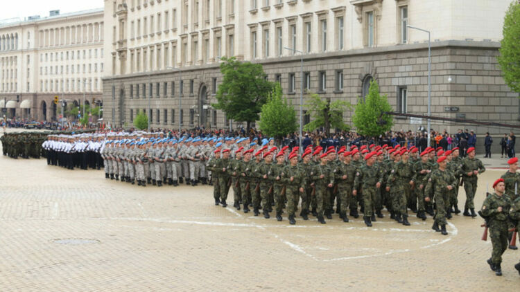 Осветиха бойните знамена за Гергьовден