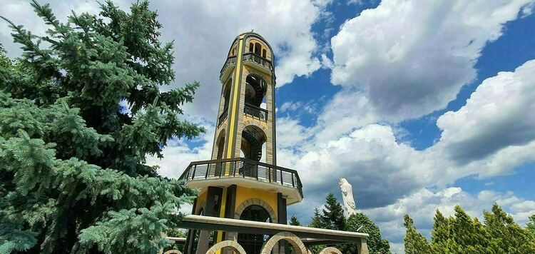 С военни почести и хоро Хасково празнува Деня на храбростта и Българската армия