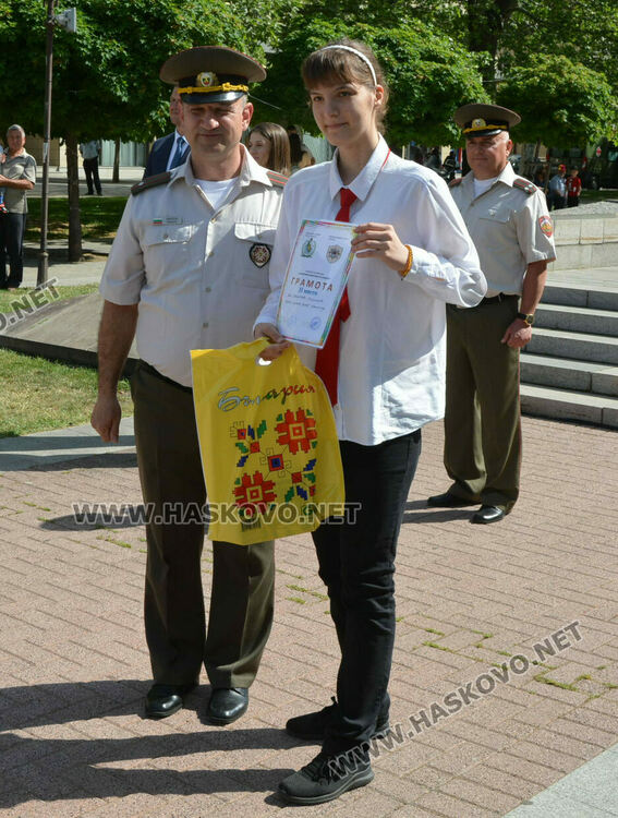С военни почести и хоро Хасково празнува Деня на храбростта и Българската армия