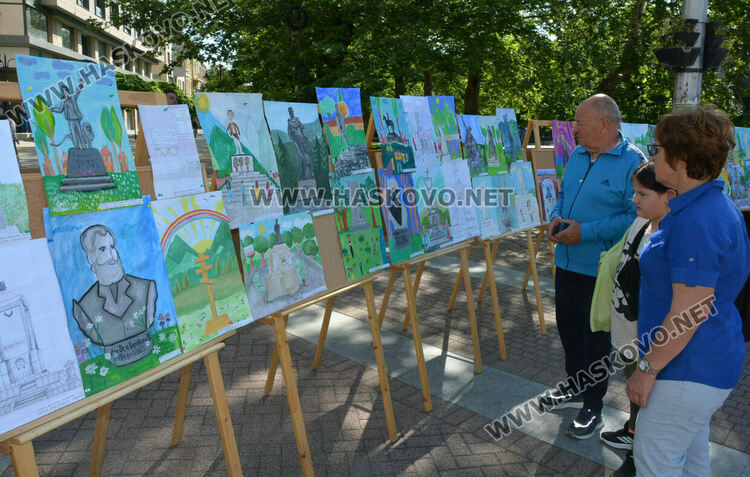 С военни почести и хоро Хасково празнува Деня на храбростта и Българската армия