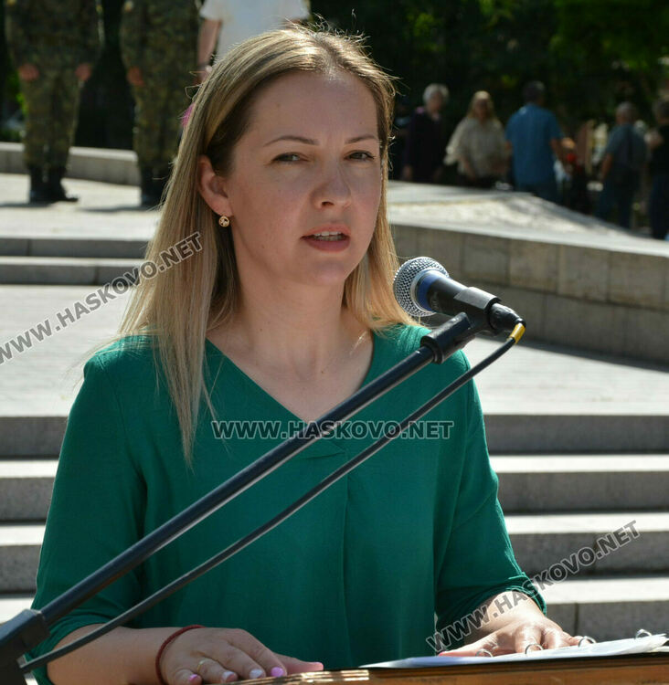 С военни почести и хоро Хасково празнува Деня на храбростта и Българската армия