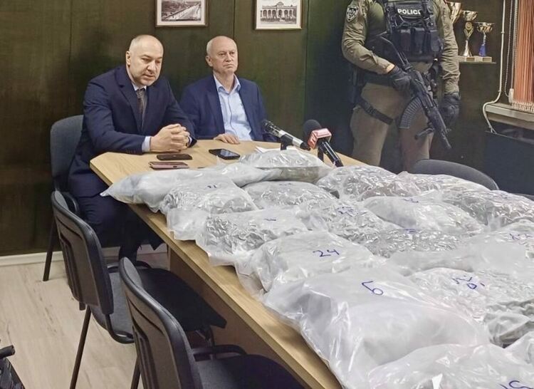 Служители на ГДБОП арестуваха четирима със 145 кг канабис