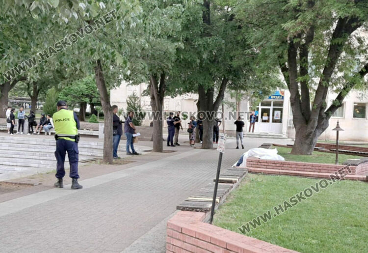 Мъж почина на пейка в центъра на Хасково