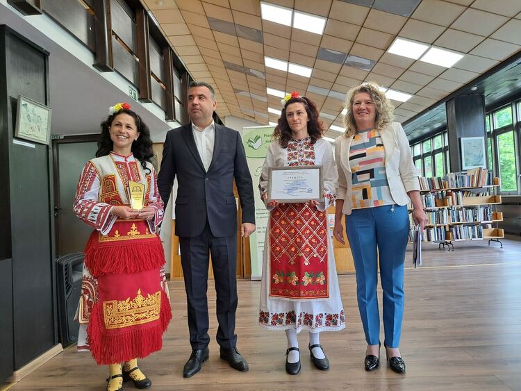 В регионалната библиотека в Смолян връчиха отличията "Библиотекар и Библиотека на годината"
