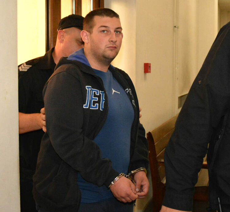 Върнаха в ареста 19-годишен за трафик на 7,5 кг канабис