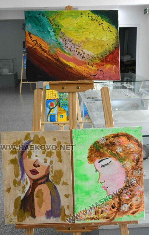 Известеният педагог и спортен деятел Силвия Тенчева откри първа самостоятелна изложба