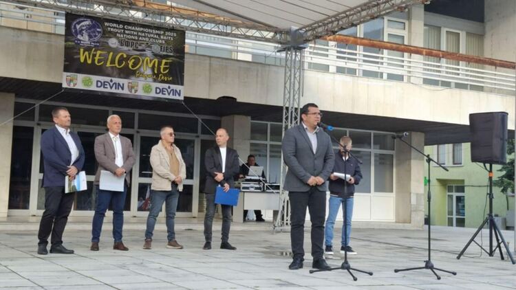  12 отбора от 4 държави участват в 31-вото Световно първенство по спортен риболов в Девин