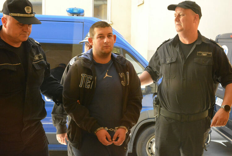 Върнаха в ареста 19-годишен за трафик на 7,5 кг канабис