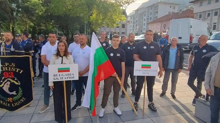  12 отбора от 4 държави участват в 31-вото Световно първенство по спортен риболов в Девин