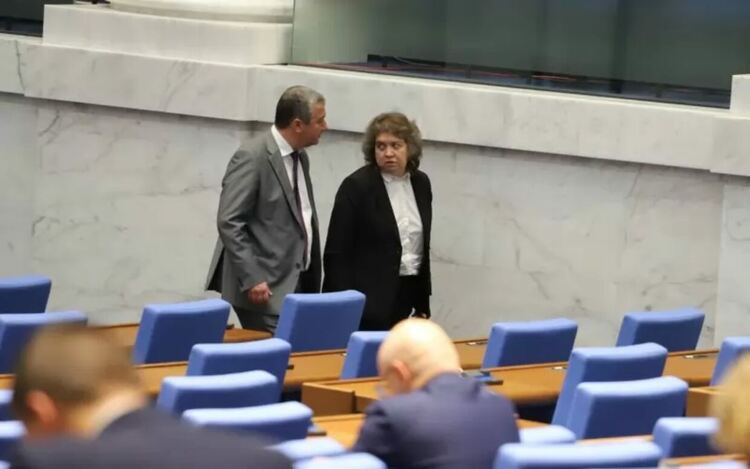 Стойнев е доволен от представянето на Киселова като председател на парламента.