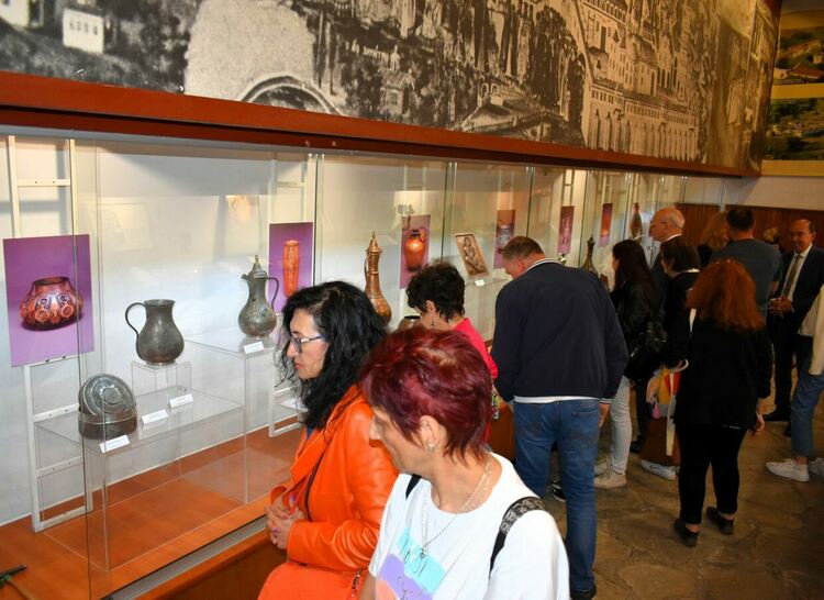 Майски културни празници 2025 г. бяха официално открити с впечатляваща изложба и рок концерт