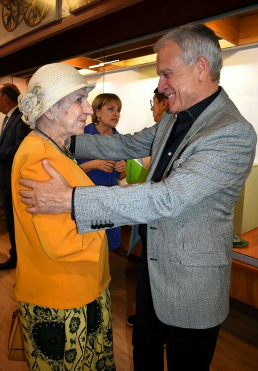 Майски културни празници 2025 г. бяха официално открити с впечатляваща изложба и рок концерт