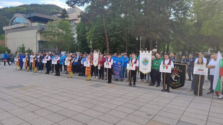  12 отбора от 4 държави участват в 31-вото Световно първенство по спортен риболов в Девин