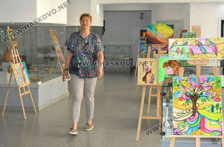 Известеният педагог и спортен деятел Силвия Тенчева откри първа самостоятелна изложба