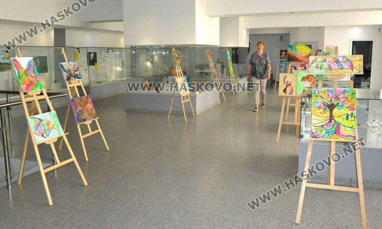 Известеният педагог и спортен деятел Силвия Тенчева откри първа самостоятелна изложба