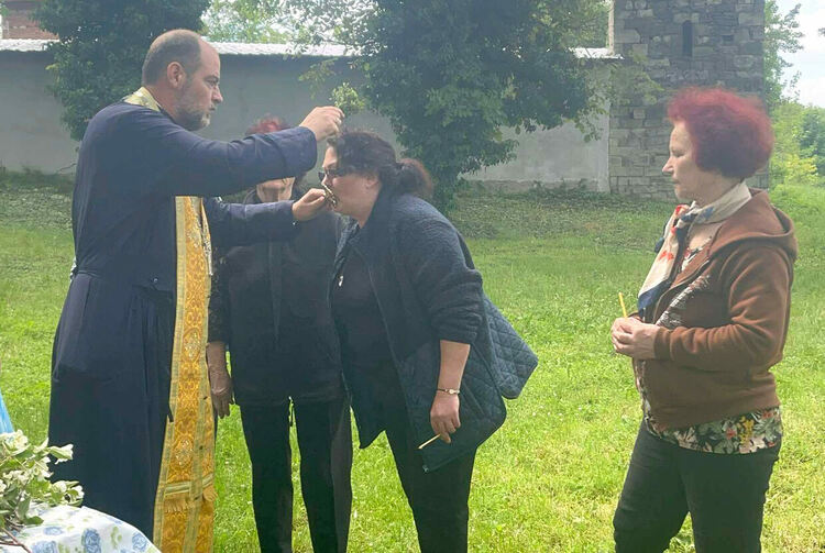 В село Мандра отслужиха водосвет и се помолиха да няма градушки