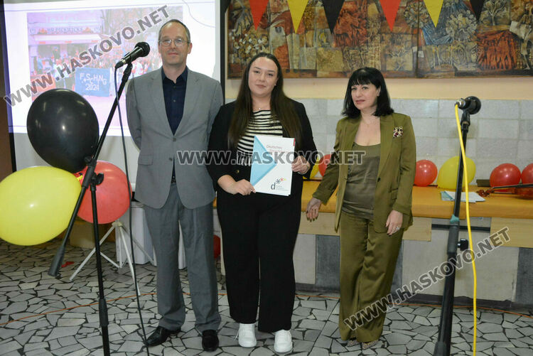 31 от Езиковата гимназия взеха немски дипломи, 16 са със супер резултат