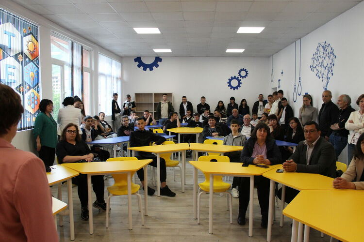 ПГЕ „А. С. Попов“ – Девин отбеляза патронния си празник с признание и иновации