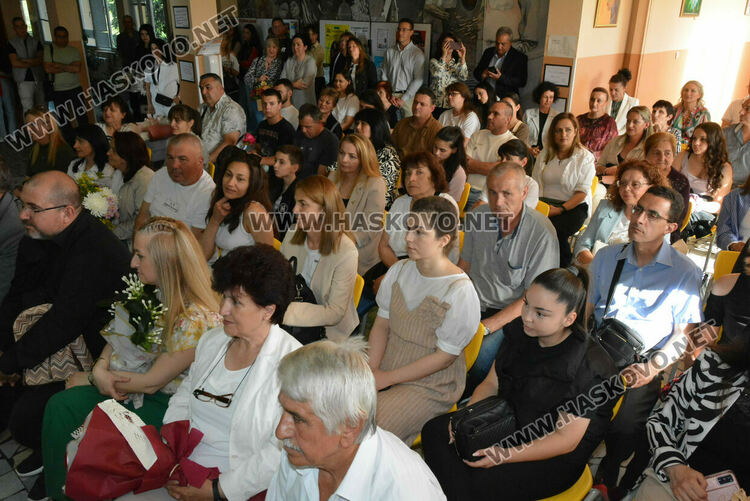 31 от Езиковата гимназия взеха немски дипломи, 16 са със супер резултат