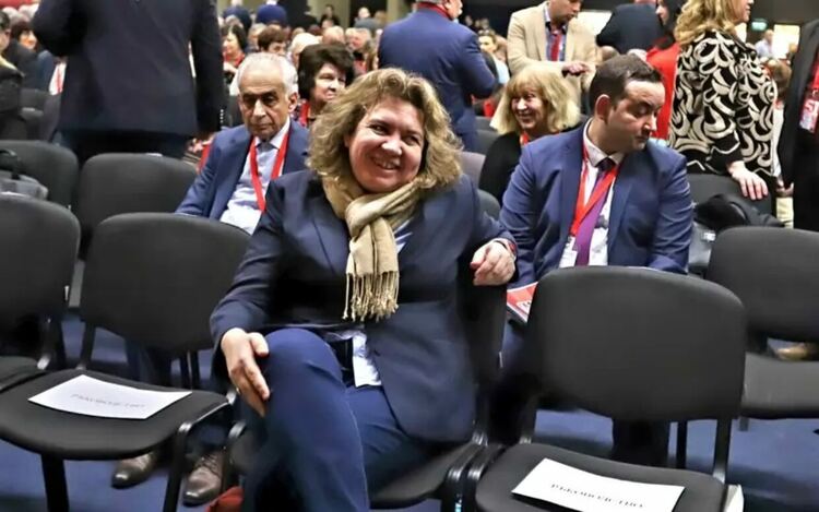 Политическата конюнктура издигна Киселова начело на парламента и засега все още я държи там.