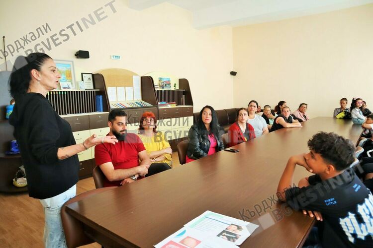 Родители на деца от кв.”Боровец” в Кърджали са загрижени за опасността от вейповете , канят ги на среща в ОУ”П.Яворов”