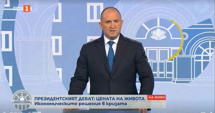 Радев застрашава приемането на еврото в България
