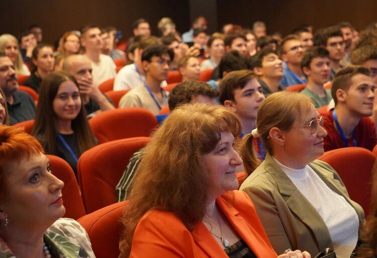 Кметът на Димитровград откри Националната олимпиада по астрономия, която се провежда в Димитровград