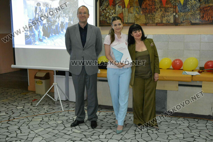 31 от Езиковата гимназия взеха немски дипломи, 16 са със супер резултат