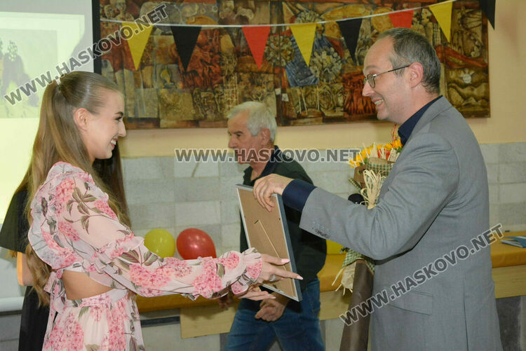 31 от Езиковата гимназия взеха немски дипломи, 16 са със супер резултат