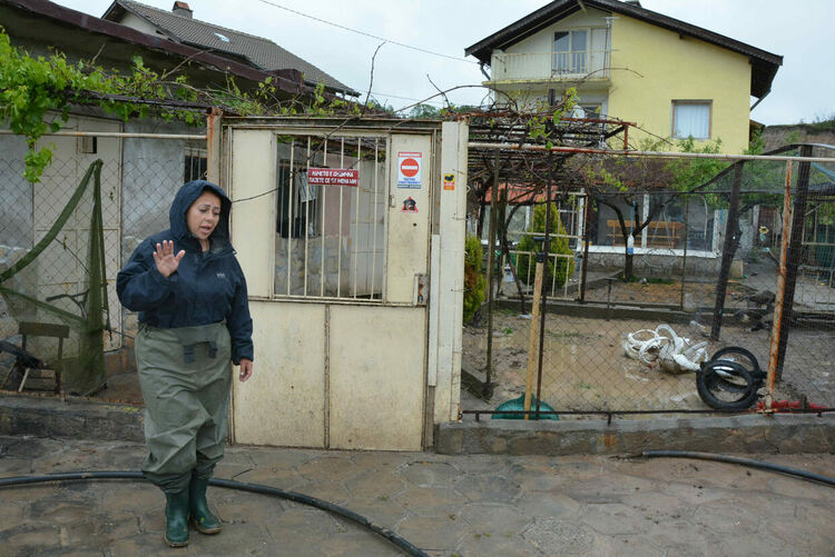 Дъждът наводни къща в село Стойково