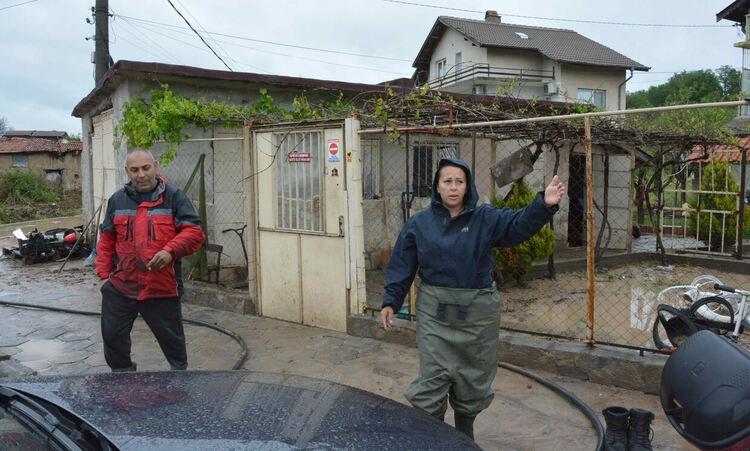 Дъждът наводни къща в село Стойково