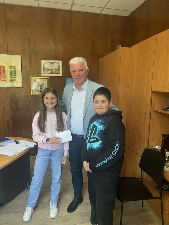 Ученици от Чепеларе събраха 720 лева в подкрепа на бездомни животни