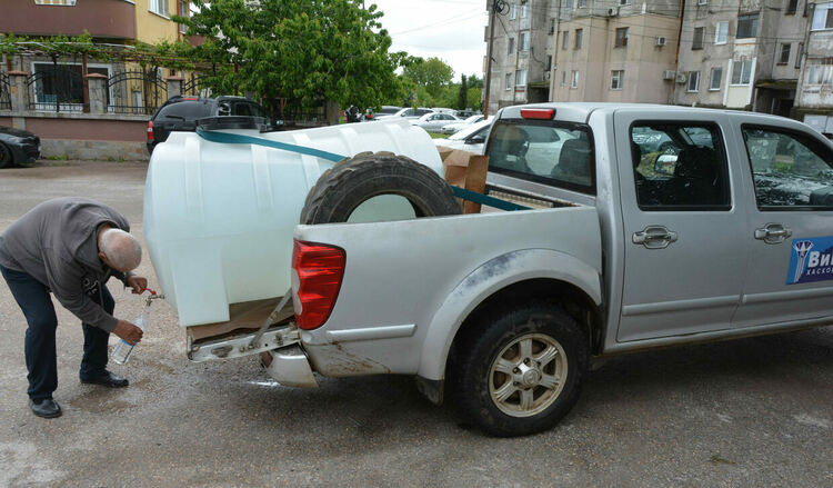 Поставиха водоноски на три места в Хасково заради забраната за пиене