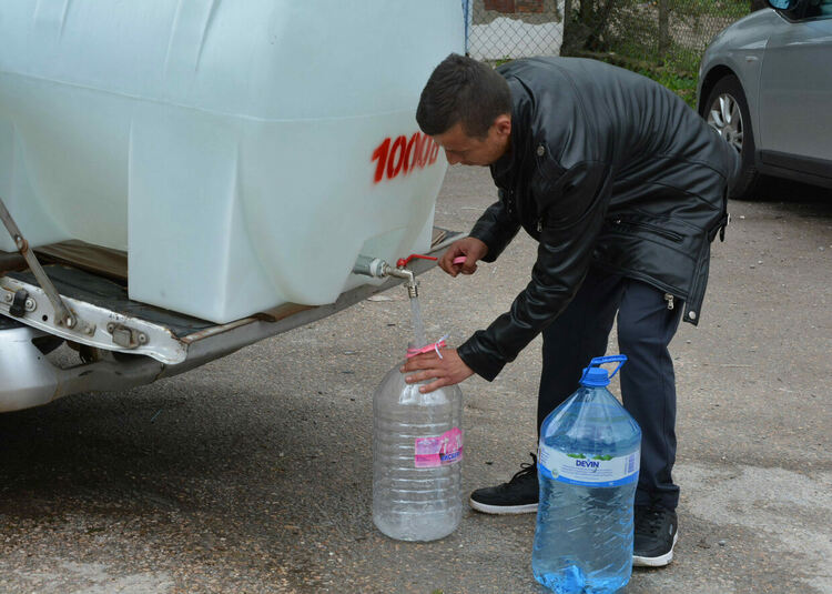 Поставиха водоноски на три места в Хасково заради забраната за пиене