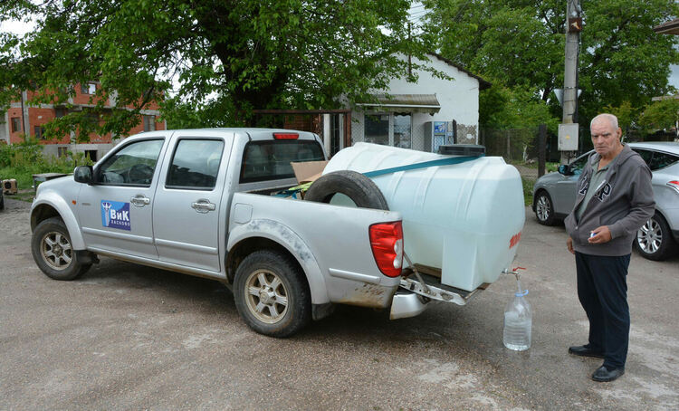 Поставиха водоноски на три места в Хасково заради забраната за пиене