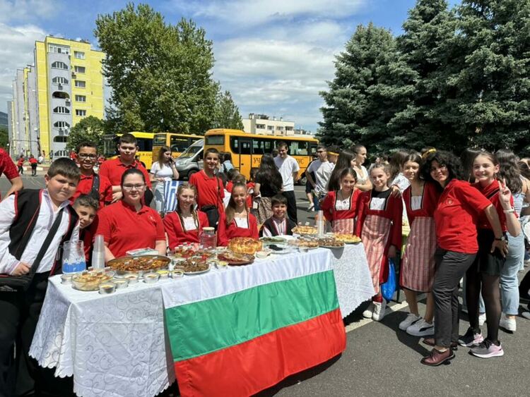 Славейковци отбелязаха Деня на Европа с ученическо самоуправление