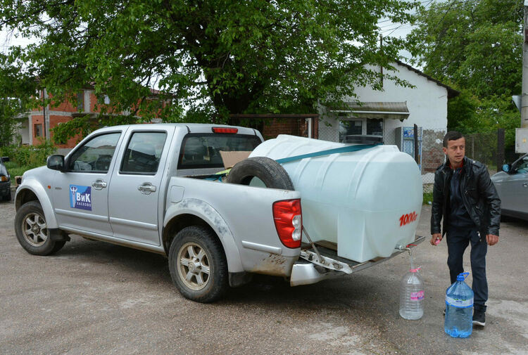 Поставиха водоноски на три места в Хасково заради забраната за пиене