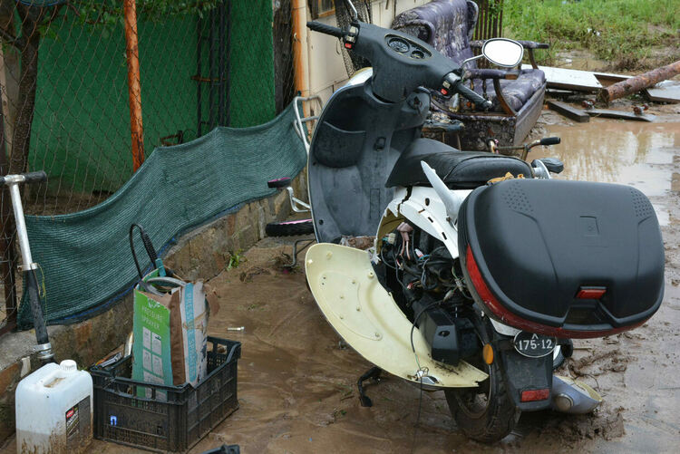 Дъждът наводни къща в село Стойково