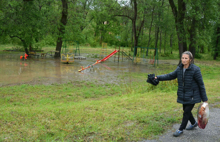Дъждът наводни къща в село Стойково