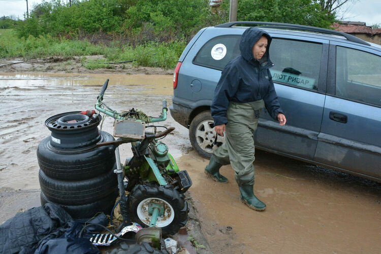 Дъждът наводни къща в село Стойково