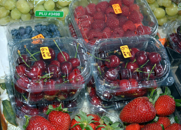 Излязоха първите череши от Крепост, продават се по 20 лева за килограм