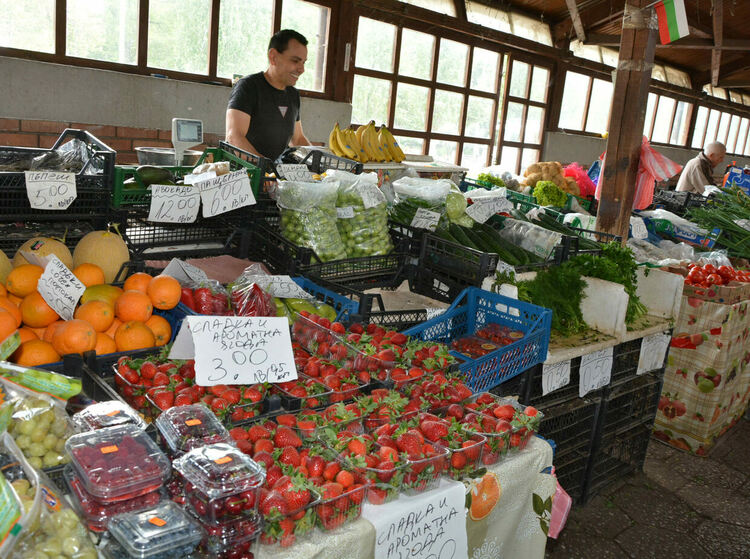 Излязоха първите череши от Крепост, продават се по 20 лева за килограм