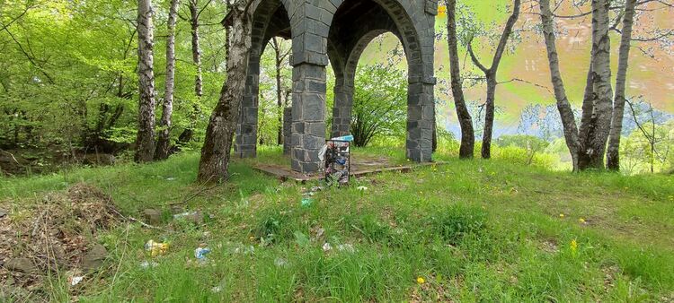 Еколози почистиха от отпадъци място за отдих на разклона за Пампорово