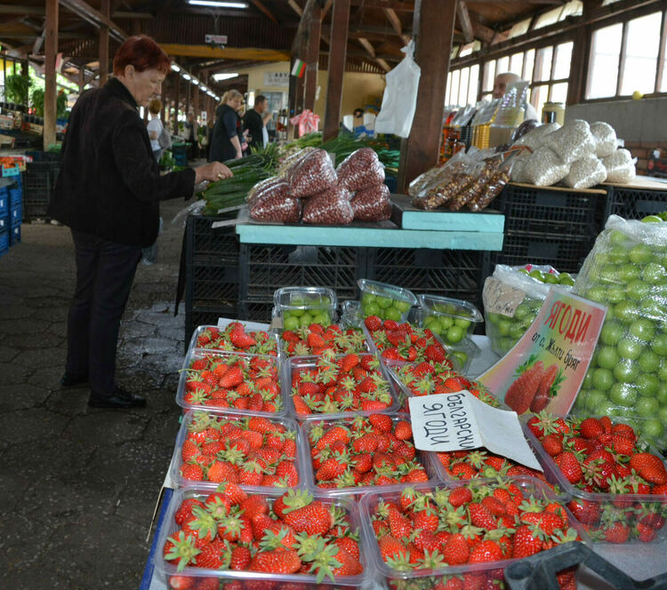 Излязоха първите череши от Крепост, продават се по 20 лева за килограм