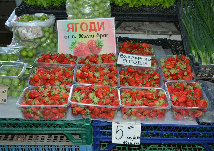 Излязоха първите череши от Крепост, продават се по 20 лева за килограм