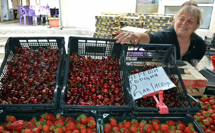 Излязоха първите череши от Крепост, продават се по 20 лева за килограм